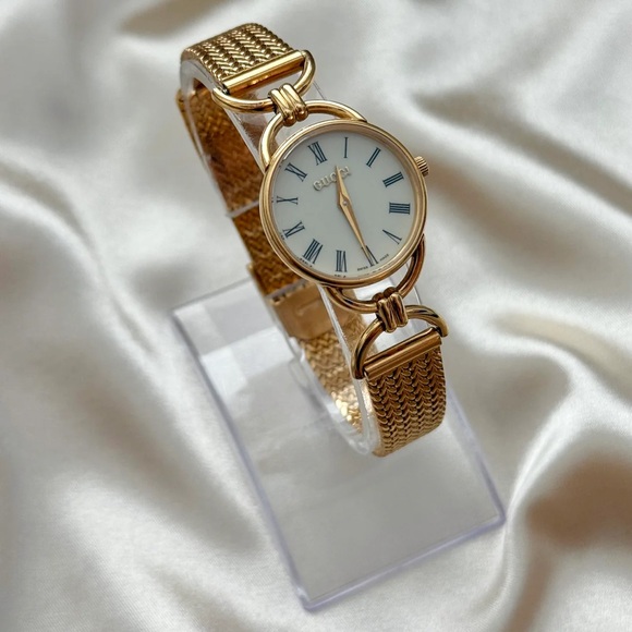 AUTHENTIC VINTAGE GUCCI GOLD WATCH - Picture 5 of 7